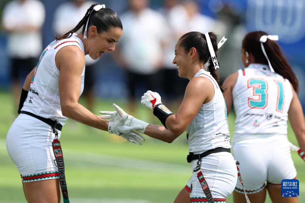 和队友在比, yid