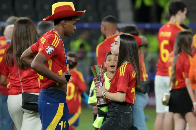 亚马尔的感 亚马尔的感