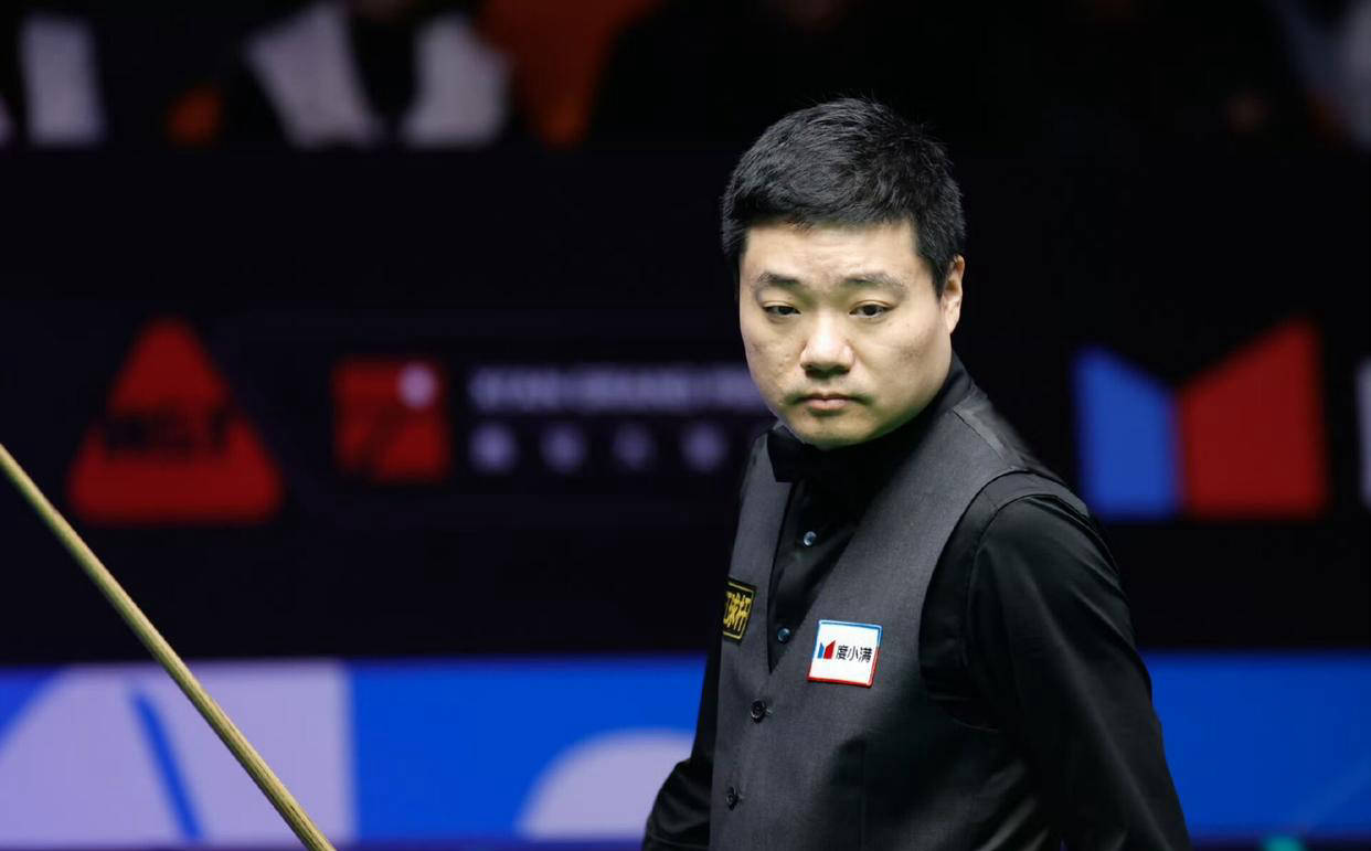 利雅得锦标, 手正好与丁, 只邀请世界